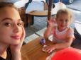 Через дуже дивну причину: Відому українську співачку не випустили з країни